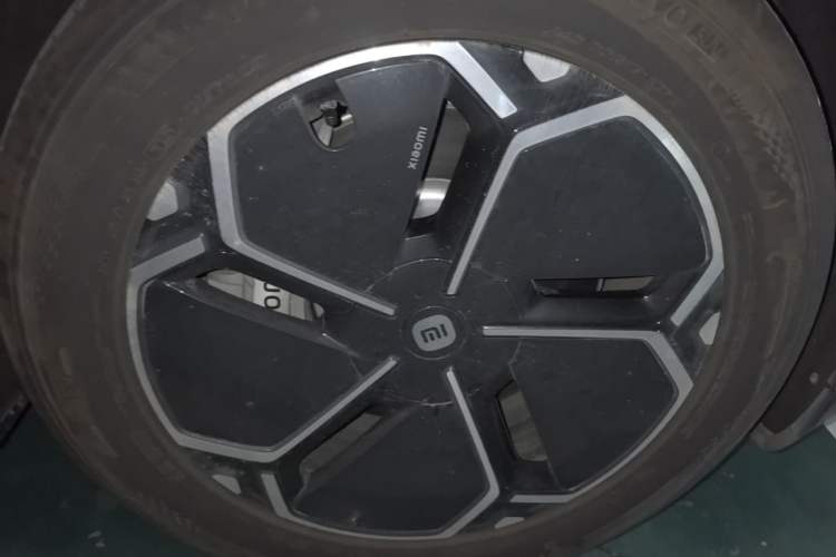 Used Xiaomi Auto YU7 2025 Ultra-Long Range Rear-Wheel Drive Version Right Front Wheel Hub