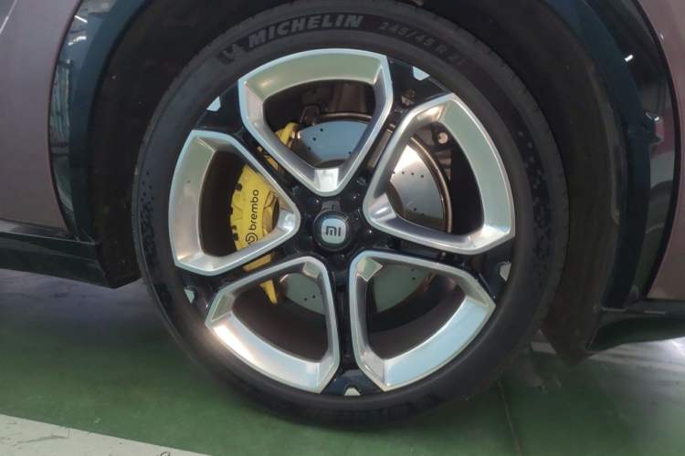 Used Xiaomi Auto YU7 2025 Ultra-Long Range High-Performance All-Wheel-Drive Max Edition Right Front Wheel Hub