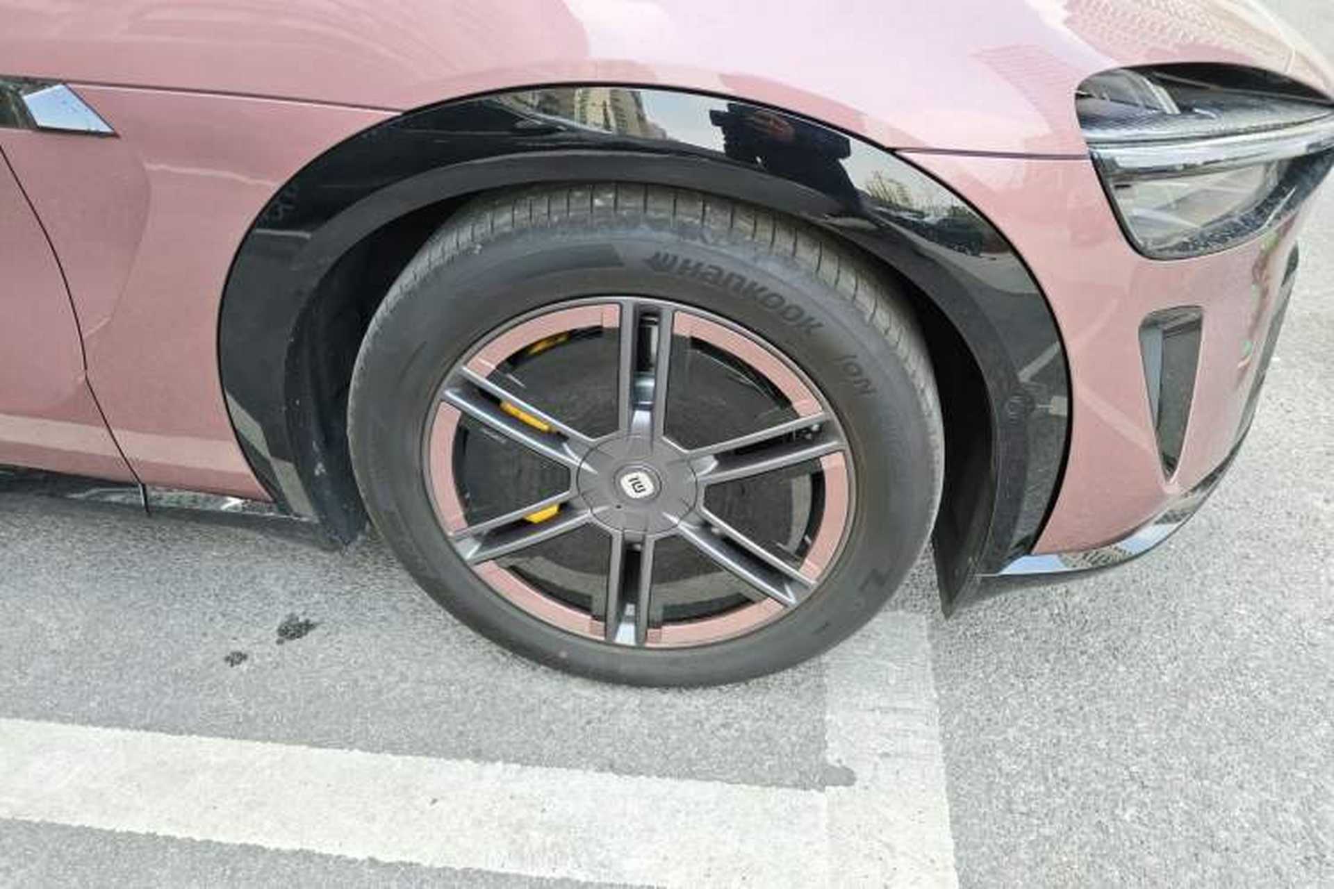 Used Xiaomi Auto YU7 2025 Ultra-Long Range High-Performance All-Wheel-Drive Max Edition Right Front Wheel Hub