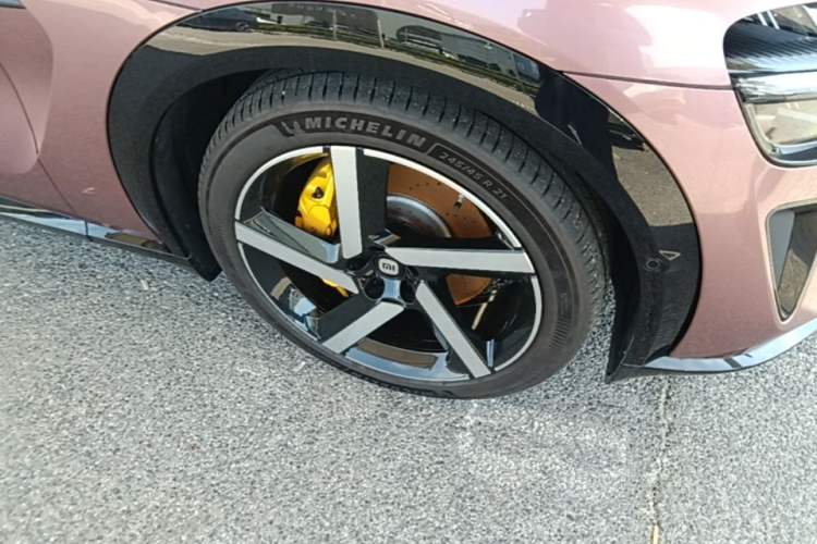 Used Xiaomi Auto YU7 2025 Ultra-Long Range High-Performance All-Wheel-Drive Max Edition Right Front Wheel Hub