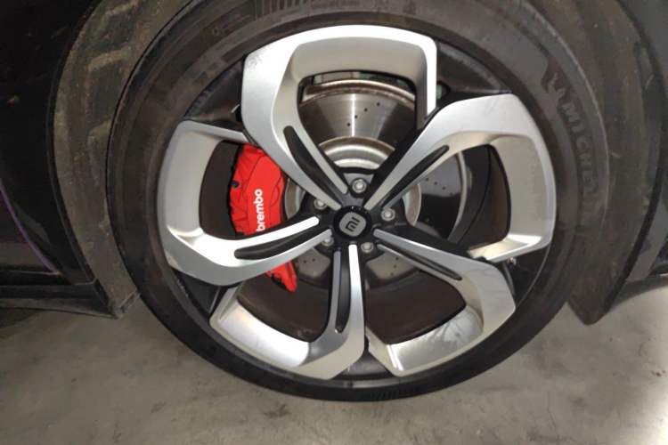 Used Xiaomi Auto YU7 2025 Ultra-Long Range High-Performance All-Wheel-Drive Max Edition Right Front Wheel Hub