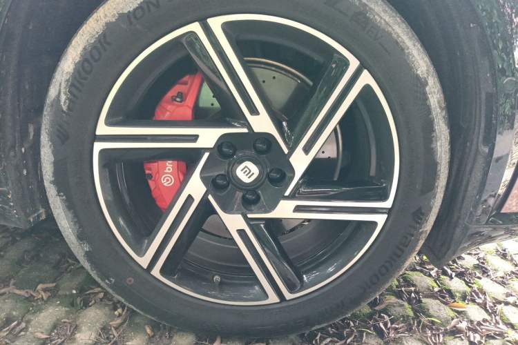 Used Xiaomi Auto YU7 2025 Ultra-Long Range High-Performance All-Wheel-Drive Max Edition Right Front Wheel Hub