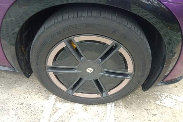 Used Xiaomi Auto YU7 2025 Ultra-Long Range All-Wheel Drive Pro Version Right Front Wheel Hub