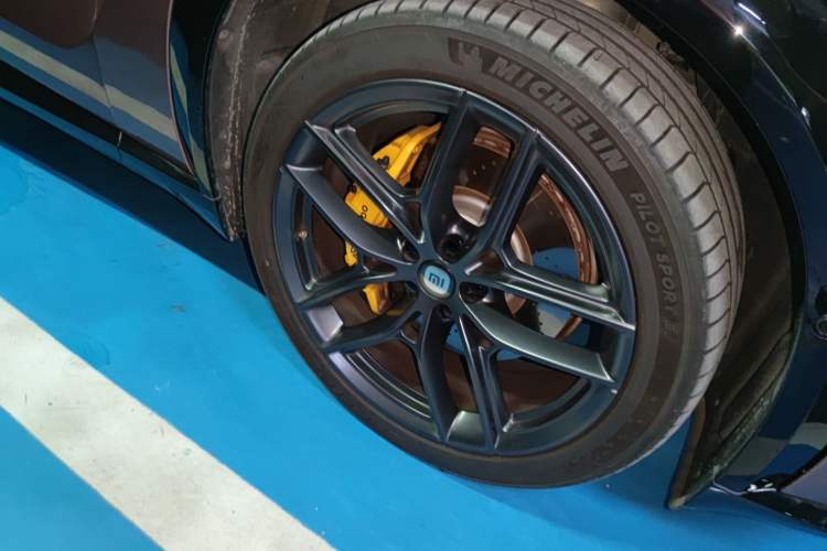 Used Xiaomi Auto YU7 2025 Ultra-Long Range High-Performance All-Wheel-Drive Max Edition Right Front Wheel Hub