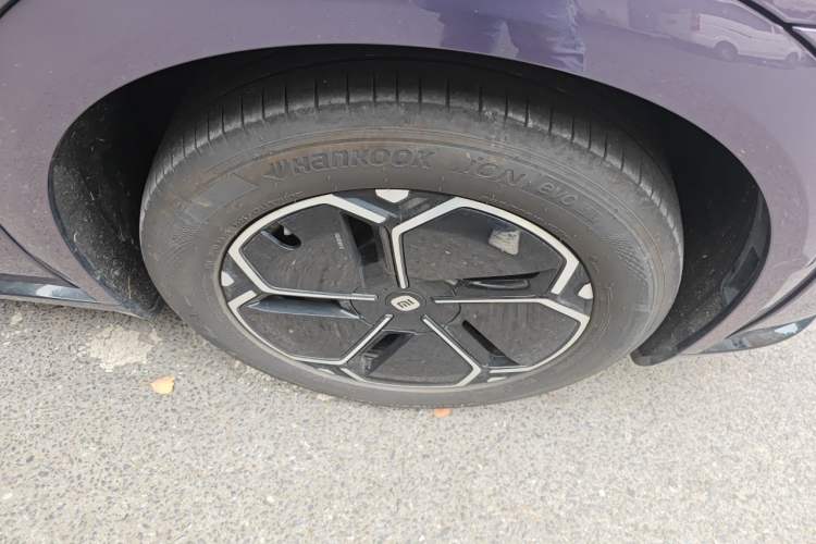 Used Xiaomi Auto YU7 2025 Ultra-Long Range Rear-Wheel Drive Version Right Front Wheel Hub
