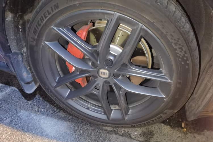 Used Xiaomi Auto YU7 2025 Ultra-Long Range High-Performance All-Wheel-Drive Max Edition Right Front Wheel Hub