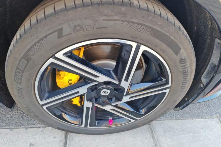 Used Xiaomi Auto YU7 2025 Ultra-Long Range All-Wheel Drive Pro Version Right Front Wheel Hub