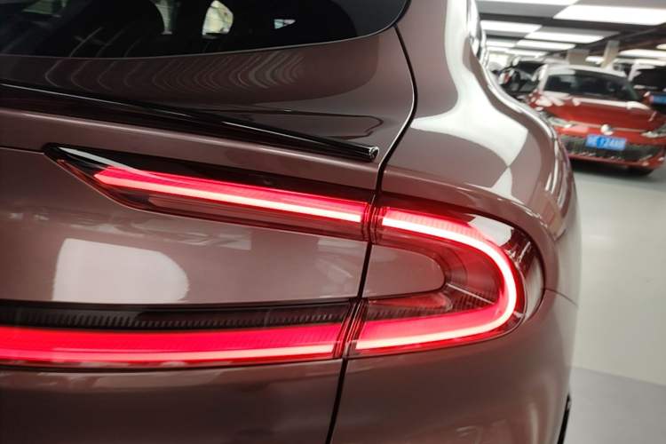 Used Xiaomi Auto YU7 2025 Ultra-Long Range High-Performance All-Wheel-Drive Max Edition Right Rear Taillight