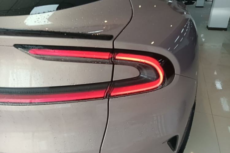 Used Xiaomi Auto YU7 2025 Ultra-Long Range High-Performance All-Wheel-Drive Max Edition Right Rear Taillight
