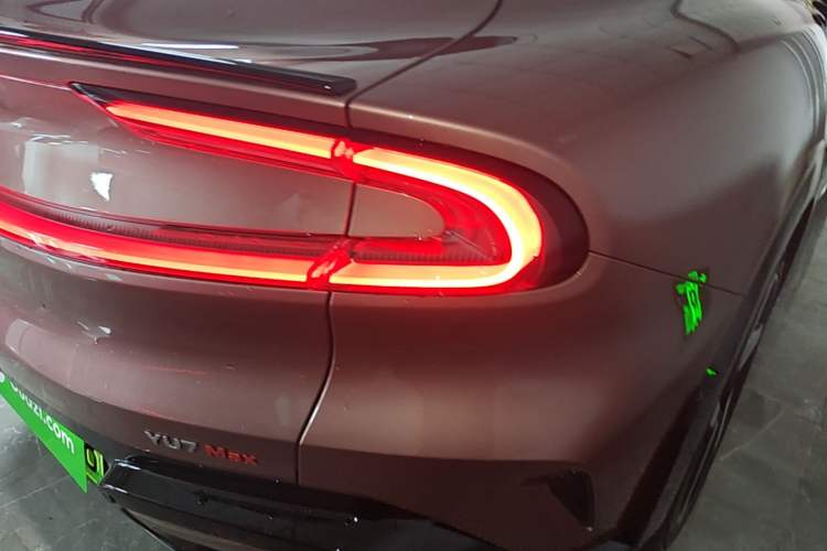 Used Xiaomi Auto YU7 2025 Ultra-Long Range High-Performance All-Wheel-Drive Max Edition Right Rear Taillight