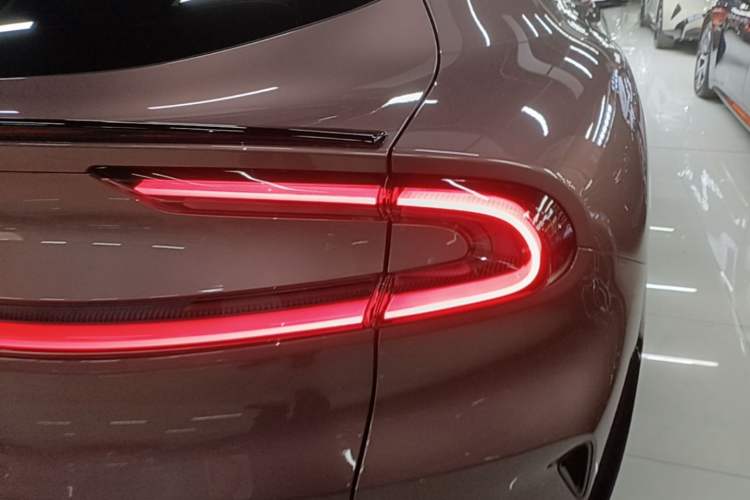 Used Xiaomi Auto YU7 2025 Ultra-Long Range High-Performance All-Wheel-Drive Max Edition Right Rear Taillight