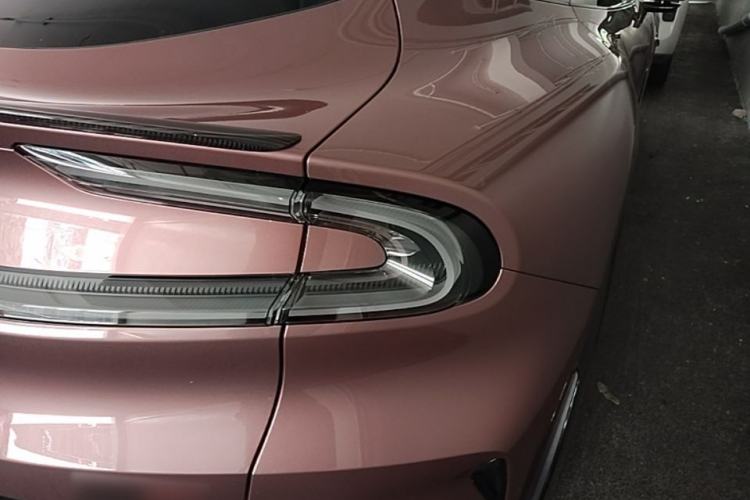 Used Xiaomi Auto YU7 2025 Ultra-Long Range High-Performance All-Wheel-Drive Max Edition Right Rear Taillight