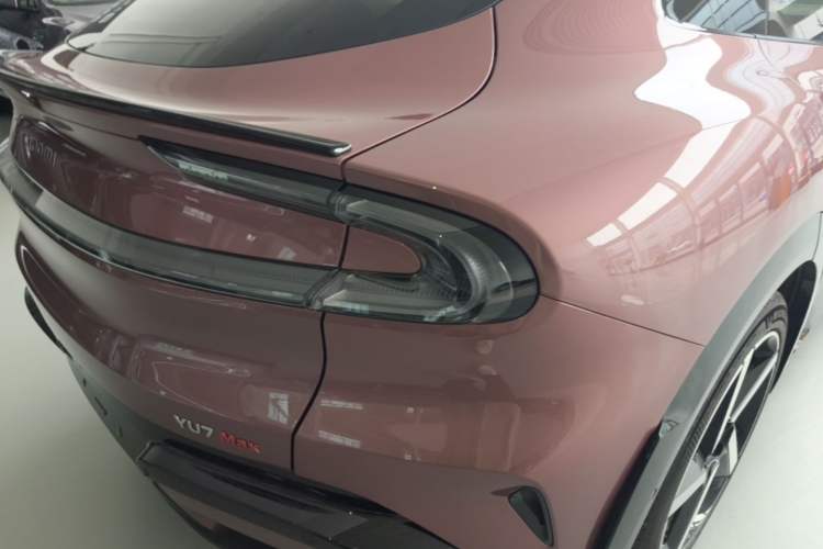 Used Xiaomi Auto YU7 2025 Ultra-Long Range High-Performance All-Wheel-Drive Max Edition Right Rear Taillight