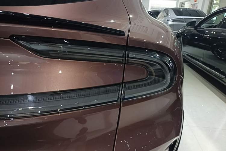 Used Xiaomi Auto YU7 2025 Ultra-Long Range High-Performance All-Wheel-Drive Max Edition Right Rear Taillight