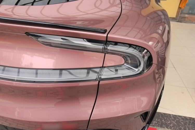 Used Xiaomi Auto YU7 2025 Ultra-Long Range High-Performance All-Wheel-Drive Max Edition Right Rear Taillight