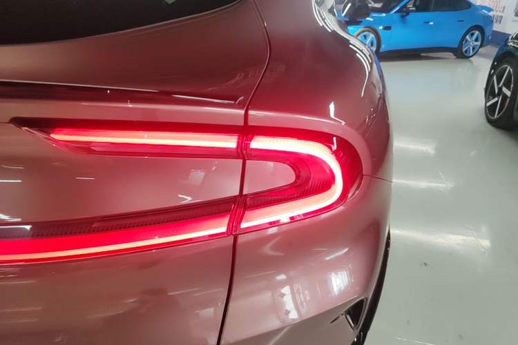 Used Xiaomi Auto YU7 2025 Ultra-Long Range High-Performance All-Wheel-Drive Max Edition Right Rear Taillight