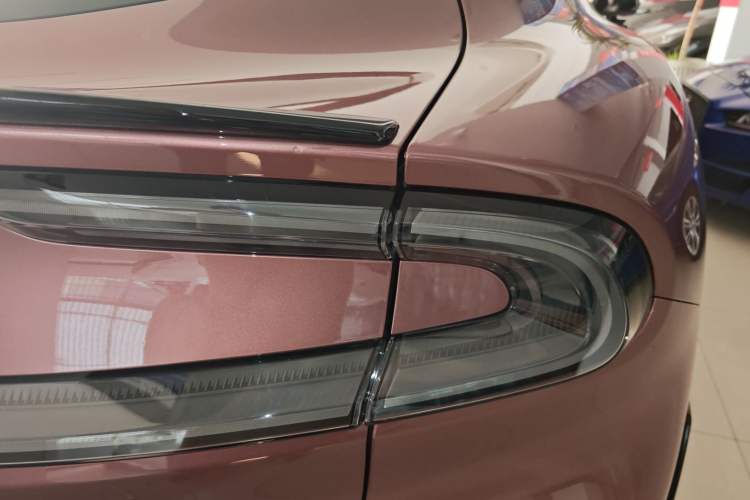 Used Xiaomi Auto YU7 2025 Ultra-Long Range High-Performance All-Wheel-Drive Max Edition Right Rear Taillight