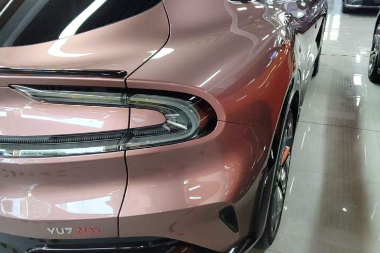 Used Xiaomi Auto YU7 2025 Ultra-Long Range High-Performance All-Wheel-Drive Max Edition Right Rear Taillight