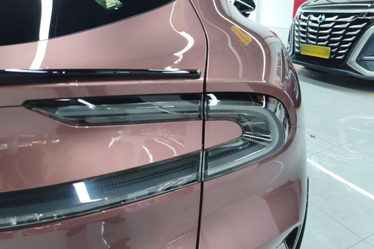 Used Xiaomi Auto YU7 2025 Ultra-Long Range High-Performance All-Wheel-Drive Max Edition Right Rear Taillight