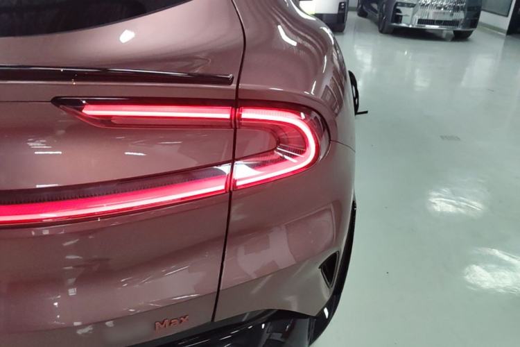 Used Xiaomi Auto YU7 2025 Ultra-Long Range High-Performance All-Wheel-Drive Max Edition Right Rear Taillight