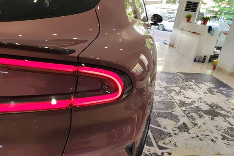 Used Xiaomi Auto YU7 2025 Ultra-Long Range High-Performance All-Wheel-Drive Max Edition Right Rear Taillight