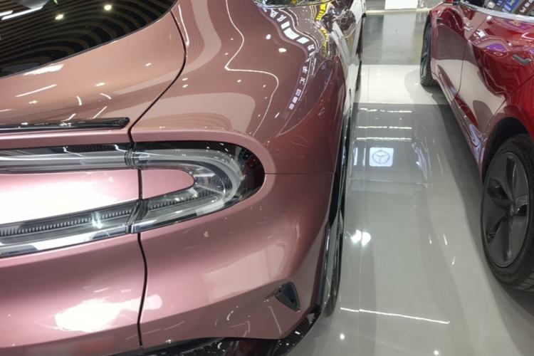Used Xiaomi Auto YU7 2025 Ultra-Long Range High-Performance All-Wheel-Drive Max Edition Right Rear Taillight