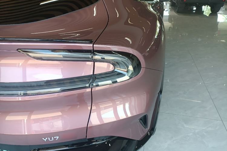 Used Xiaomi Auto YU7 2025 Ultra-Long Range High-Performance All-Wheel-Drive Max Edition Right Rear Taillight