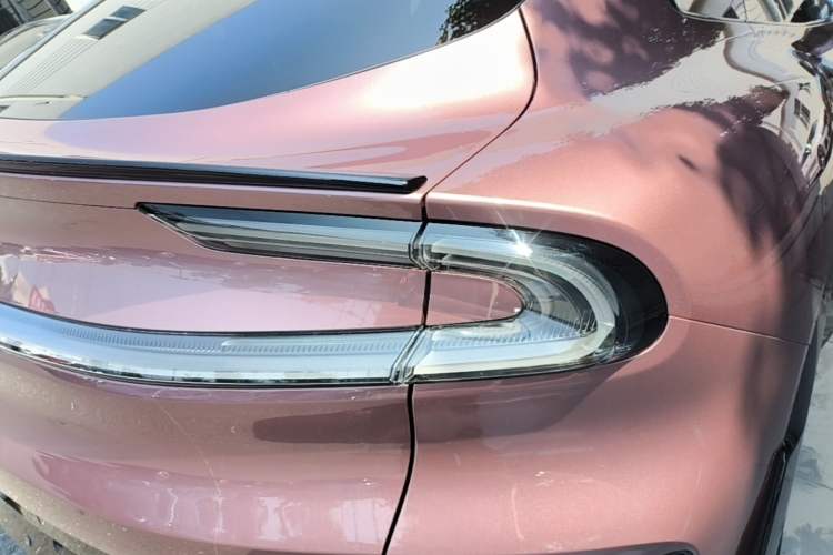 Used Xiaomi Auto YU7 2025 Ultra-Long Range High-Performance All-Wheel-Drive Max Edition Right Rear Taillight