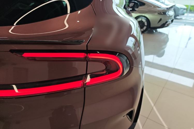 Used Xiaomi Auto YU7 2025 Ultra-Long Range High-Performance All-Wheel-Drive Max Edition Right Rear Taillight
