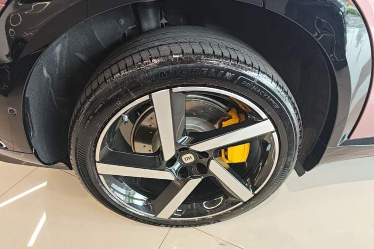Used Xiaomi Auto YU7 2025 Ultra-Long Range High-Performance All-Wheel-Drive Max Edition Right Rear Wheel Hub