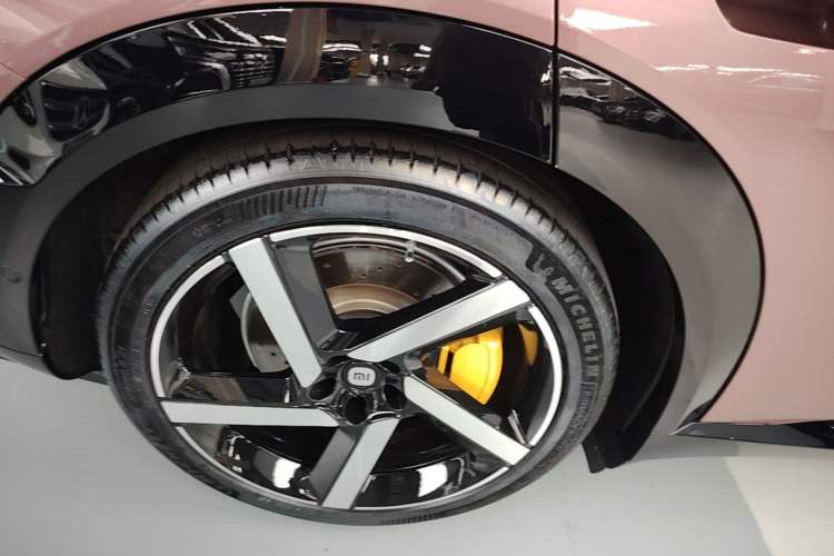 Used Xiaomi Auto YU7 2025 Ultra-Long Range High-Performance All-Wheel-Drive Max Edition Right Rear Wheel Hub