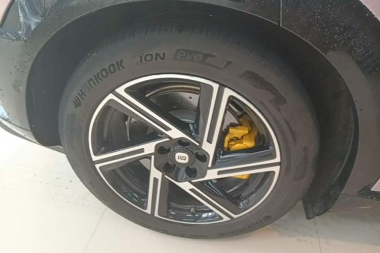 Used Xiaomi Auto YU7 2025 Ultra-Long Range High-Performance All-Wheel-Drive Max Edition Right Rear Wheel Hub