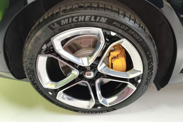 Used Xiaomi Auto YU7 2025 Ultra-Long Range High-Performance All-Wheel-Drive Max Edition Right Rear Wheel Hub