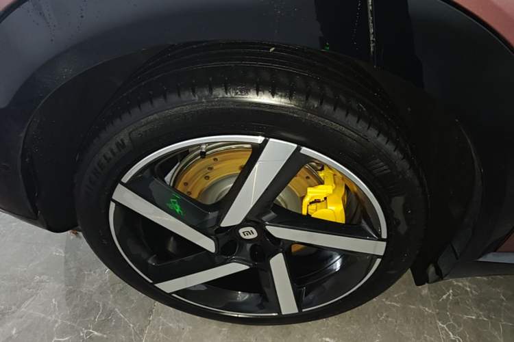 Used Xiaomi Auto YU7 2025 Ultra-Long Range High-Performance All-Wheel-Drive Max Edition Right Rear Wheel Hub