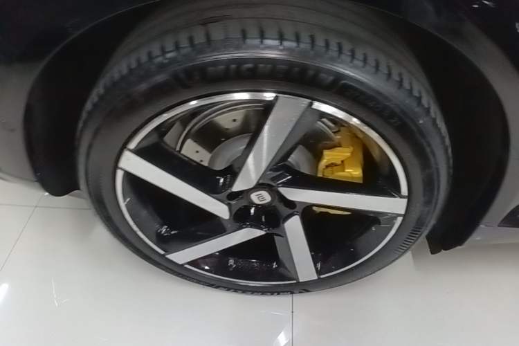 Used Xiaomi Auto YU7 2025 Ultra-Long Range High-Performance All-Wheel-Drive Max Edition Right Rear Wheel Hub