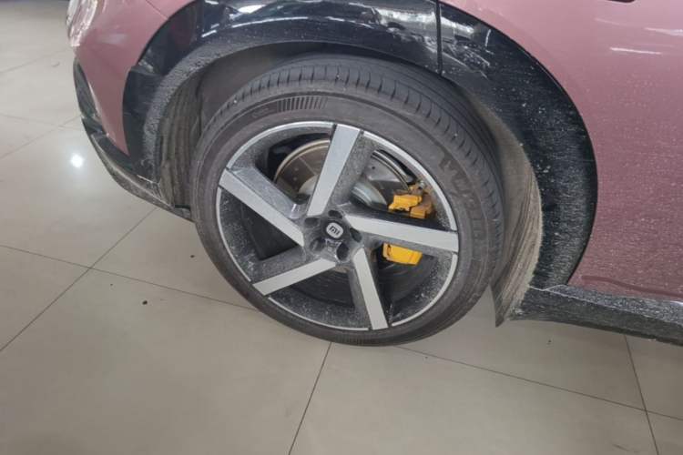 Used Xiaomi Auto YU7 2025 Ultra-Long Range High-Performance All-Wheel-Drive Max Edition Right Rear Wheel Hub