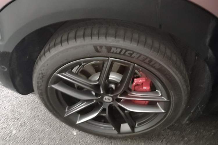 Used Xiaomi Auto YU7 2025 Ultra-Long Range High-Performance All-Wheel-Drive Max Edition Right Rear Wheel Hub