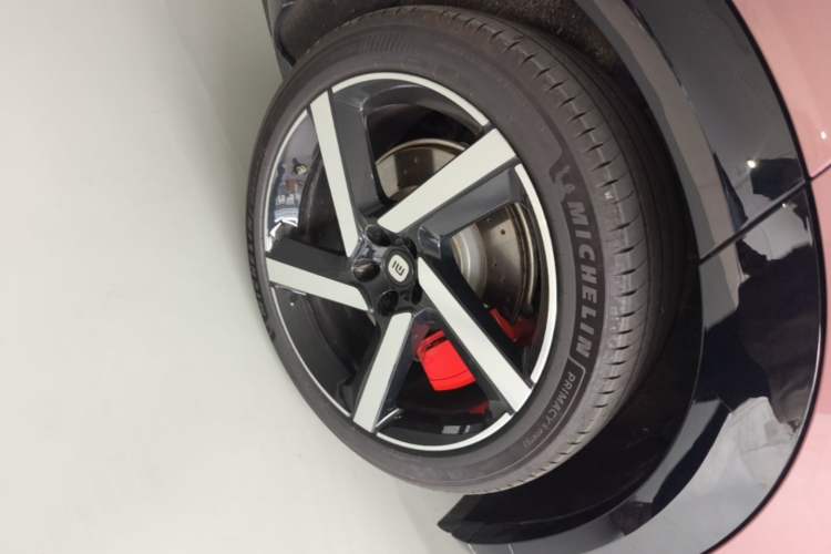 Used Xiaomi Auto YU7 2025 Ultra-Long Range High-Performance All-Wheel-Drive Max Edition Right Rear Wheel Hub