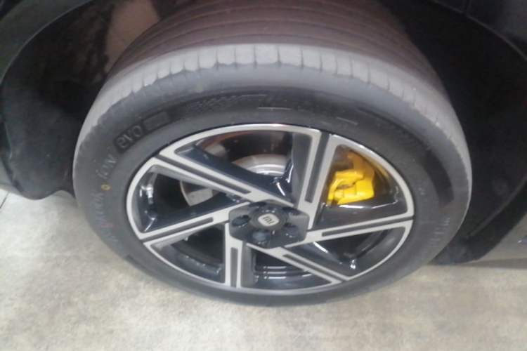 Used Xiaomi Auto YU7 2025 Ultra-Long Range High-Performance All-Wheel-Drive Max Edition Right Rear Wheel Hub