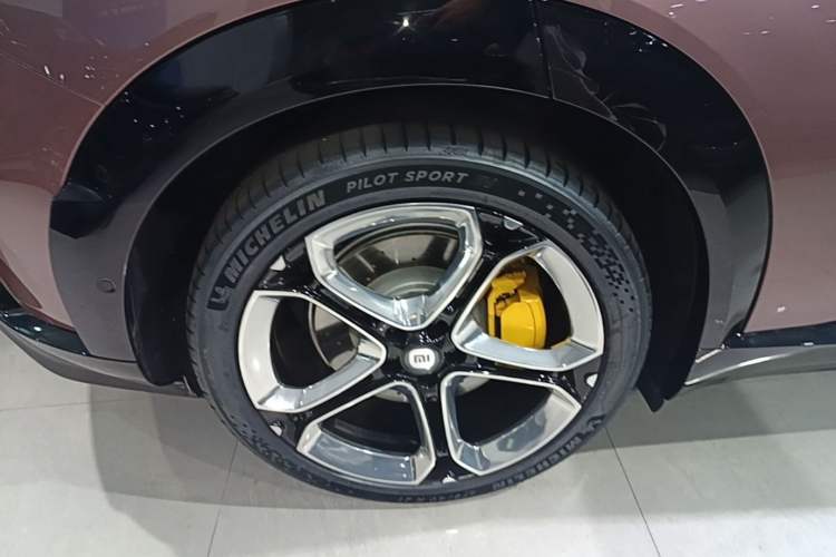 Used Xiaomi Auto YU7 2025 Ultra-Long Range High-Performance All-Wheel-Drive Max Edition Right Rear Wheel Hub
