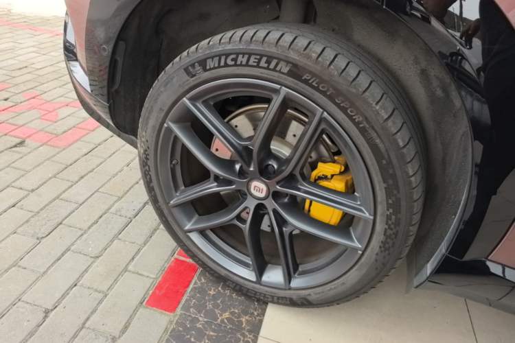 Used Xiaomi Auto YU7 2025 Ultra-Long Range High-Performance All-Wheel-Drive Max Edition Right Rear Wheel Hub