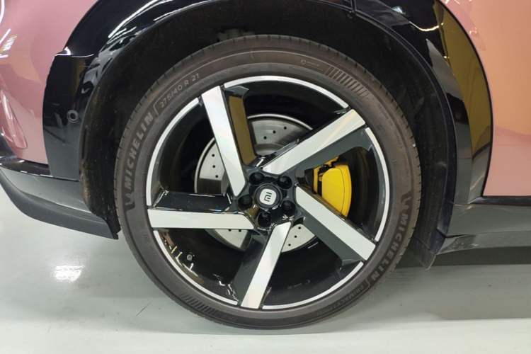Used Xiaomi Auto YU7 2025 Ultra-Long Range High-Performance All-Wheel-Drive Max Edition Right Rear Wheel Hub