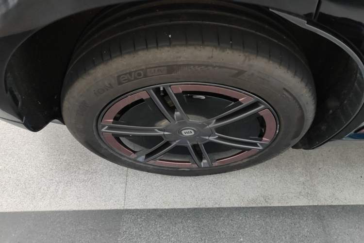 Used Xiaomi Auto YU7 2025 Ultra-Long Range All-Wheel Drive Pro Version Right Rear Wheel Hub