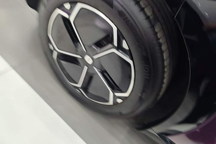 Used Xiaomi Auto YU7 2025 Ultra-Long Range Rear-Wheel Drive Version Right Rear Wheel Hub