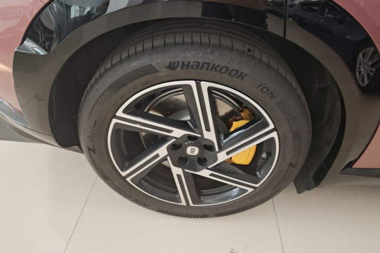 Used Xiaomi Auto YU7 2025 Ultra-Long Range High-Performance All-Wheel-Drive Max Edition Right Rear Wheel Hub