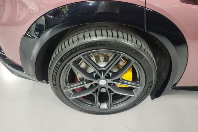 Used Xiaomi Auto YU7 2025 Ultra-Long Range High-Performance All-Wheel-Drive Max Edition Right Rear Wheel Hub