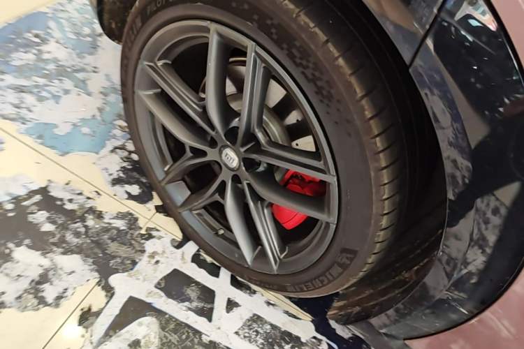 Used Xiaomi Auto YU7 2025 Ultra-Long Range High-Performance All-Wheel-Drive Max Edition Right Rear Wheel Hub