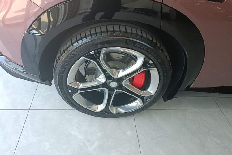 Used Xiaomi Auto YU7 2025 Ultra-Long Range High-Performance All-Wheel-Drive Max Edition Right Rear Wheel Hub