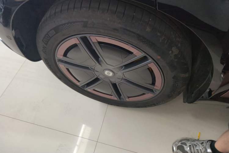 Used Xiaomi Auto YU7 2025 Ultra-Long Range High-Performance All-Wheel-Drive Max Edition Right Rear Wheel Hub