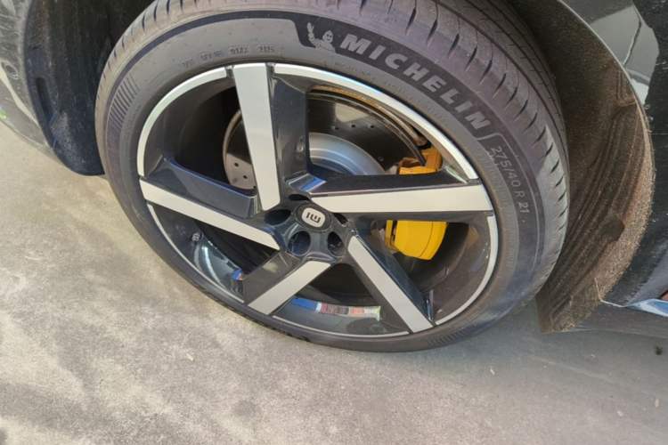 Used Xiaomi Auto YU7 2025 Ultra-Long Range High-Performance All-Wheel-Drive Max Edition Right Rear Wheel Hub